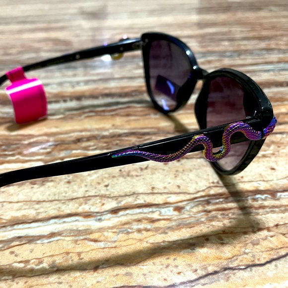 Betsey Johnson UV Protection Sunglasses - Picture 2 of 7